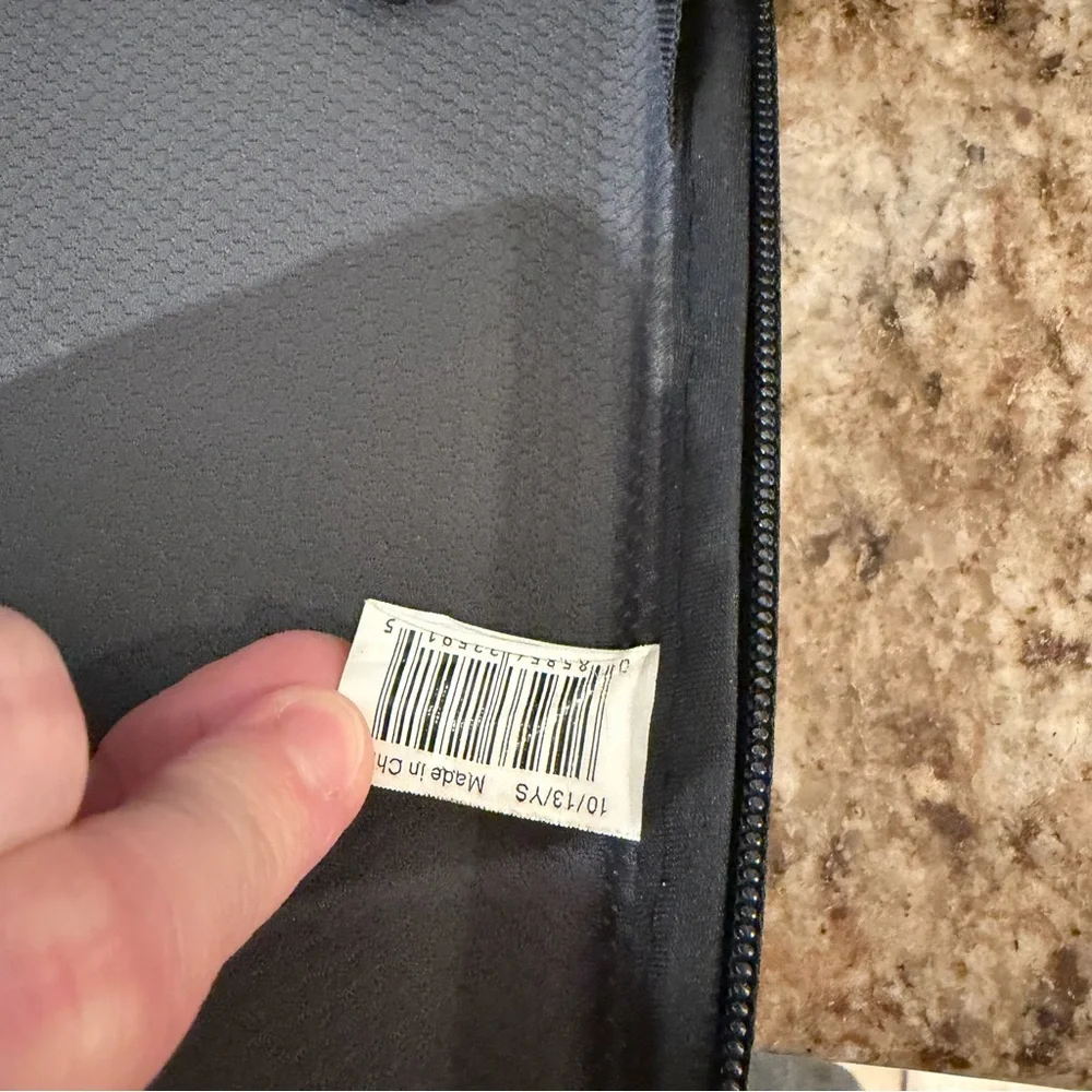 Thule Sweden MacBook Hard Small Laptop Carrying Case Bag Black Strap Travel